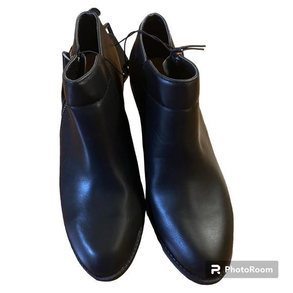 Time & Tru  Black Zipper Bootie - Picture 2 of 7